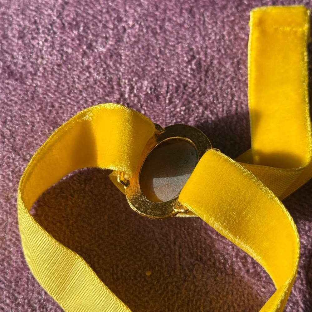 Victorian Yellow Velvet Cameo Choker - Picture 4 of 7